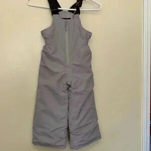 Gusti light gray snow pants with elastic waist and  easy grab zipper